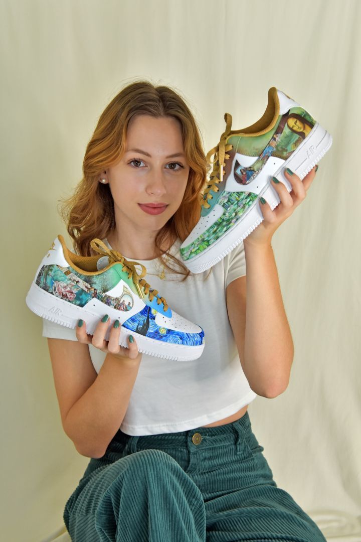 Top 20 Female Sneaker Influencers Dominating 2025