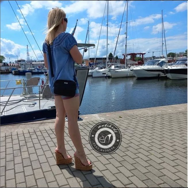 Top 20 Female Sneaker Influencers Dominating 2025